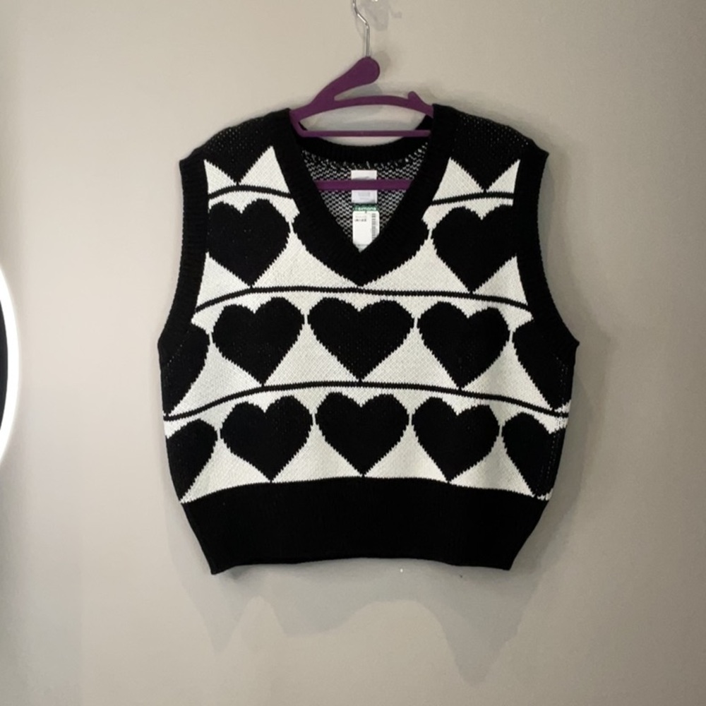 Twik Black and White Heart Pattern Sweater Vest